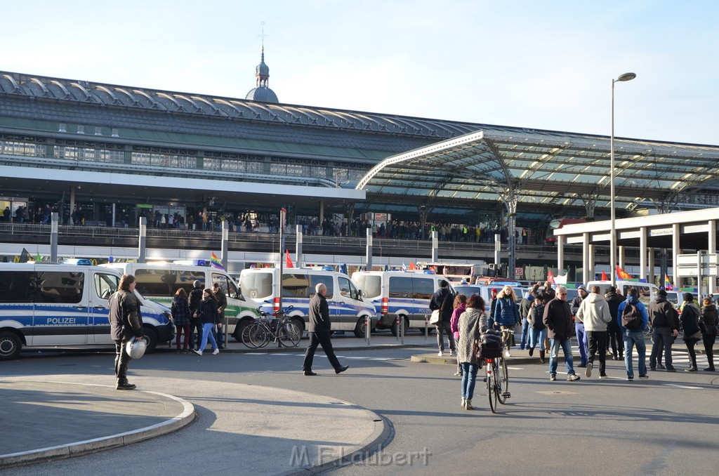 Demo Koelner Hauptbahnhof P019.JPG - Miklos Laubert